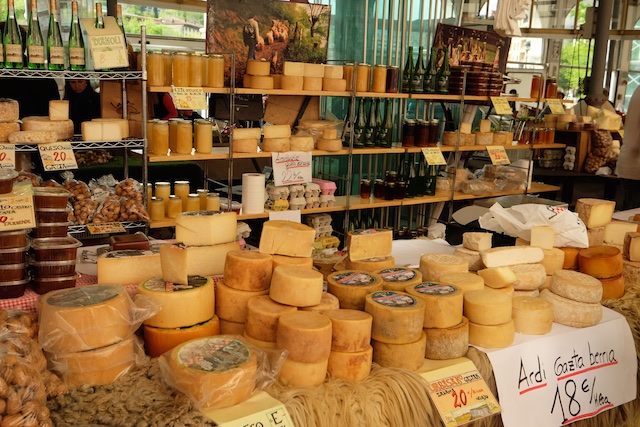 Cheeses in the Tolosa market