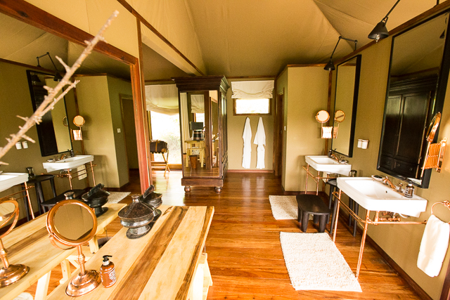 Mwiba Lodge bathroom