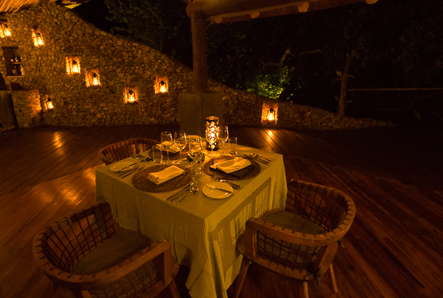 Mwiba Lodge dining table